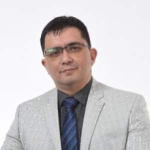 Dr. Rubén David Zacarías Rivera